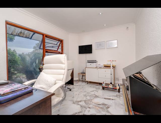 5 BEDROOM HOUSE FOR SALE IN LONEHILL